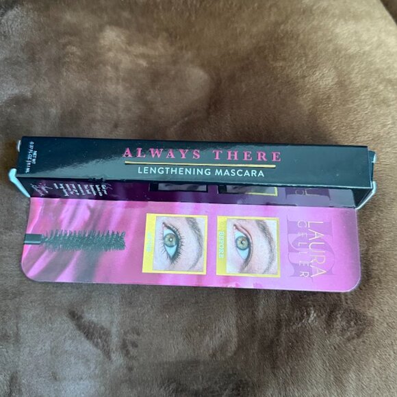 Laura Geller AT LONG LASH Lengthening & Volumizing Mascara Black - Picture 3 of 6